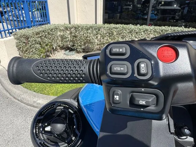 Slide: The Image of Close-up of Sea-Doo RXP-X™ 325 Tech 2026 handlebar controls. - 19