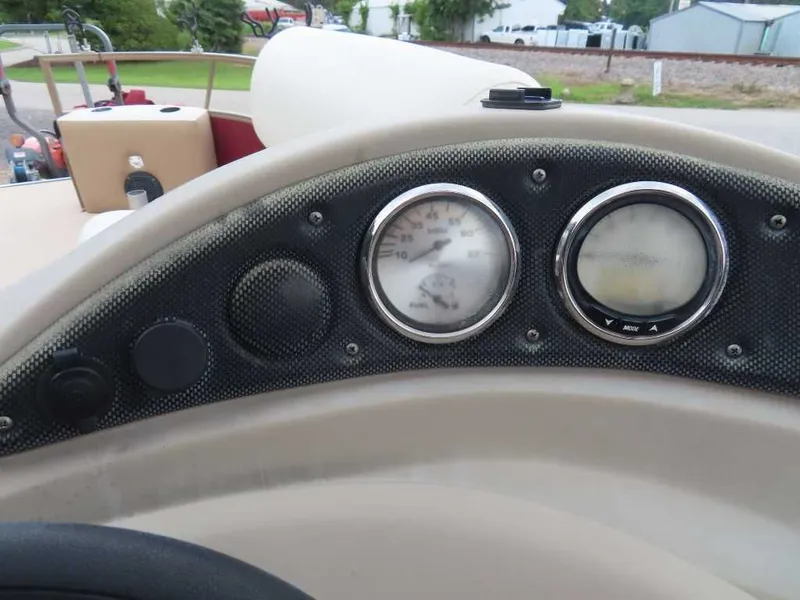 Slide: The Image of Bentley Pontoons 240 Fish SE 2016 - 19