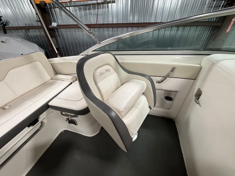 Slide: The Image of Sea Ray 220 Sundeck 2012 - 22