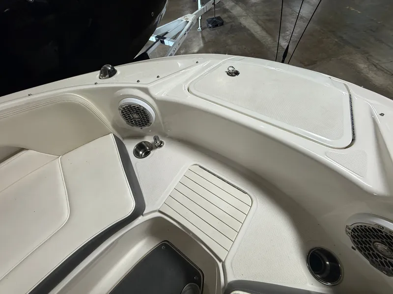 Slide: The Image of Sea Ray 220 Sundeck 2012 - 65