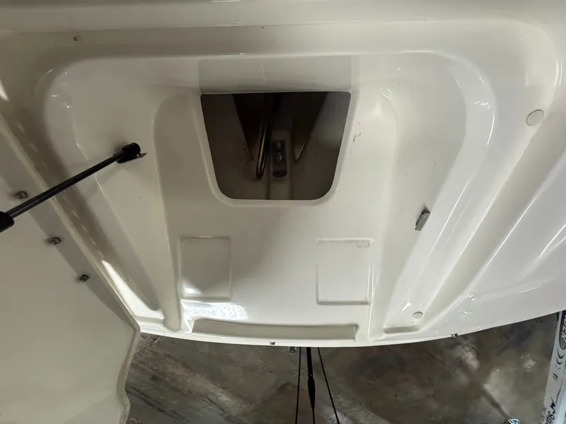 Slide: The Image of Sea Ray 220 Sundeck 2012 - 66