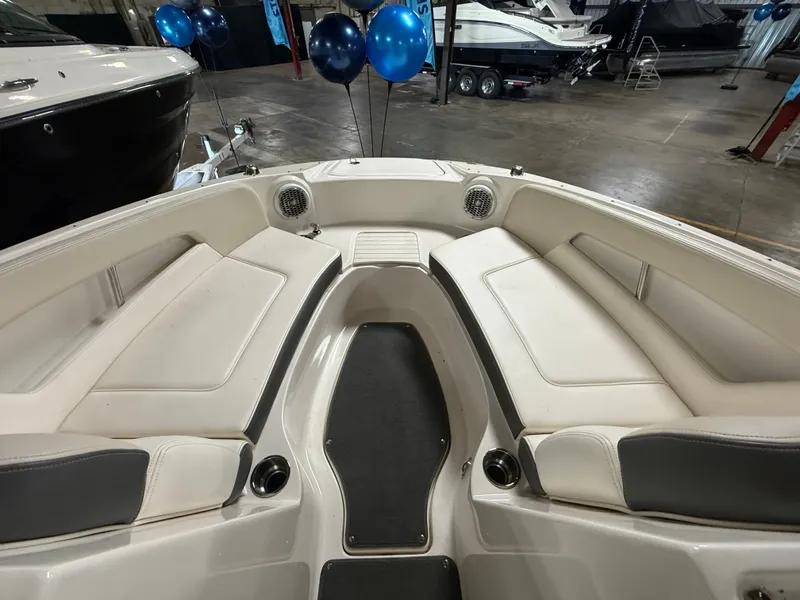 Slide: The Image of Sea Ray 220 Sundeck 2012 - 63