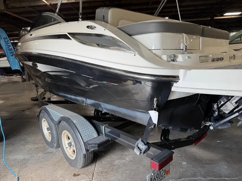 Slide: The Image of Sea Ray 220 Sundeck 2012 - 61
