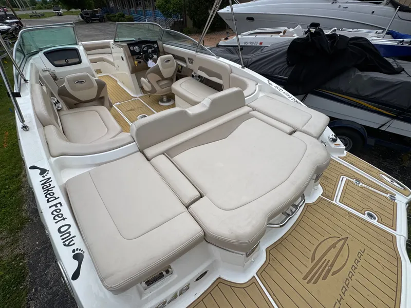 Slide: The Image of 2011 Chaparral 246 SSi boat with spacious interior and comfortable seating. - 25