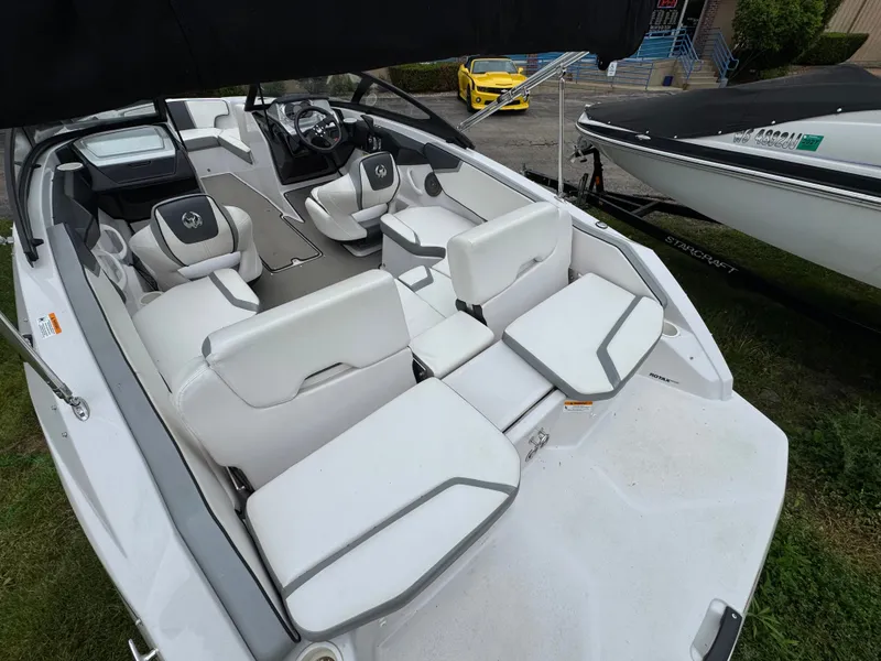 Slide: The Image of Interior of a 2017 Scarab SB 195 JET boat with white seating. - 15
