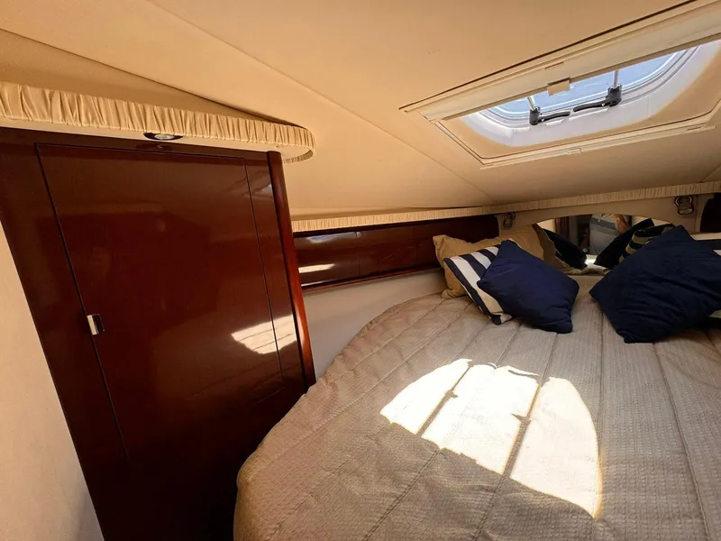 Slide: The Image of Luxurious 2008 Sea Ray Sundancer cabin with cozy bed and skylight. - 16