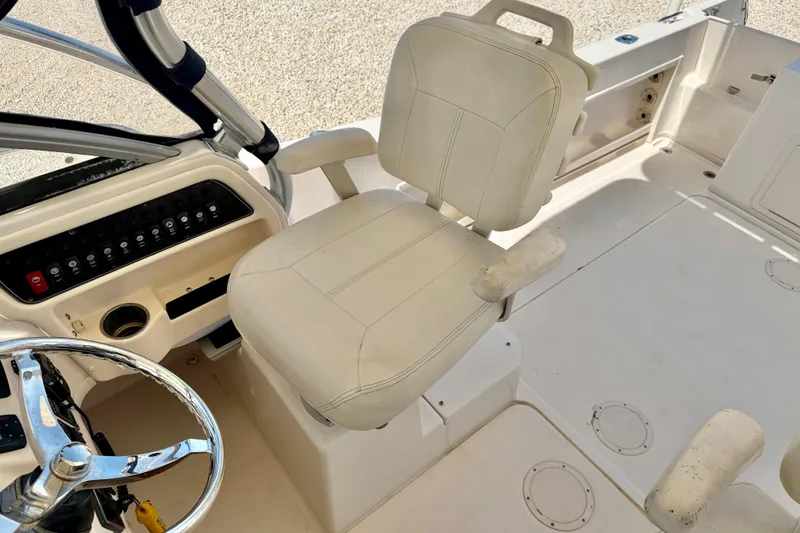 Slide: The Image of Captain's seat and helm of 2016 Grady-White Journey 258 boat. - 17