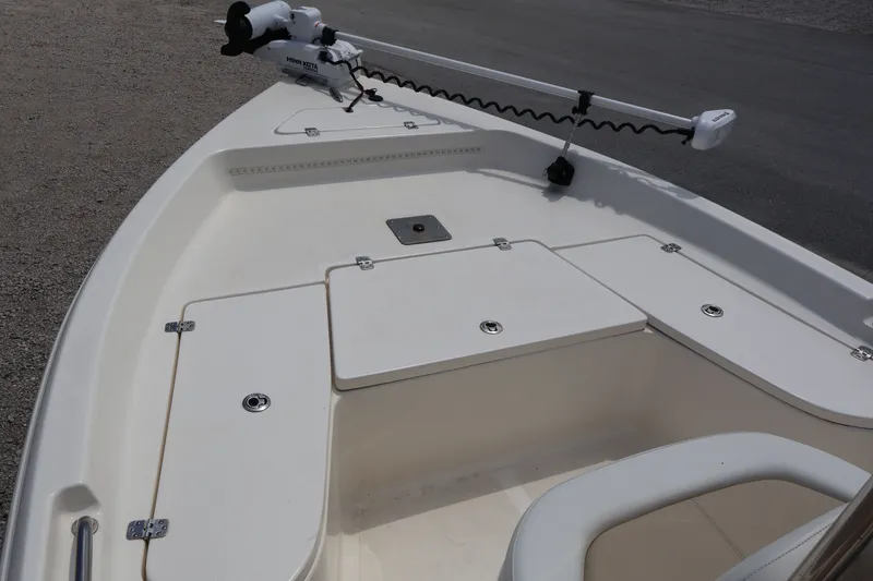 Slide: The Image of Bulls Bay 2000 boat 2023 with Minn Kota trolling motor. - 20
