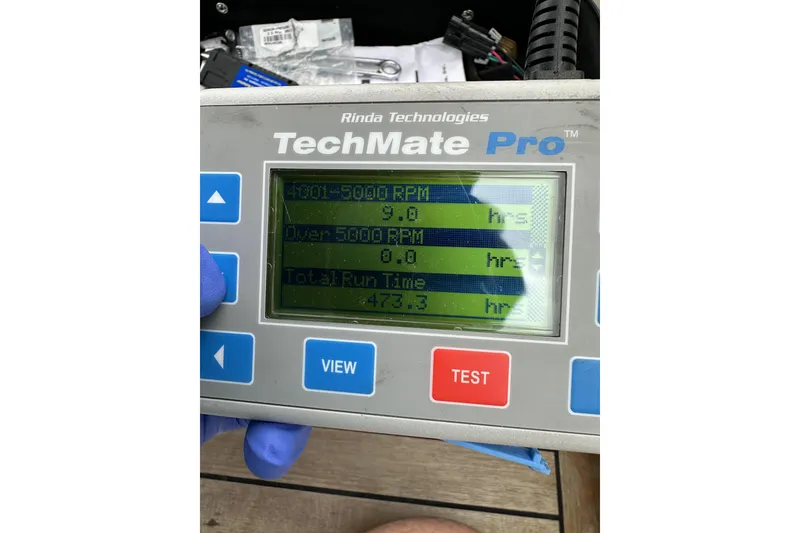 Slide: The Image of TechMate Pro device displaying engine run time data for 2005 Chris-Craft Launch 28. - 23