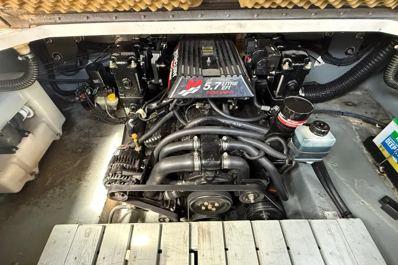 Slide: The Image of Engine compartment of a 2002 Sea Ray Sundancer 260 with 5.7L EFI engine. - 37