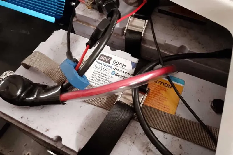 Slide: The Image of Battery setup in a 2025 Ranger Z520R boat, featuring 36V 60AH marine deep cycle battery. - 44