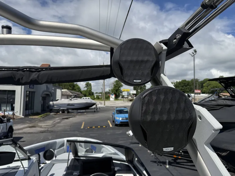 Slide: The Image of Speakers on a 2022 Malibu Wakesetter 25 LSV boat. - 27
