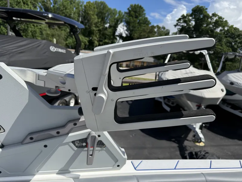 Slide: The Image of Malibu Wakesetter 25 LSV 2022, outdoor boat accessory. - 30