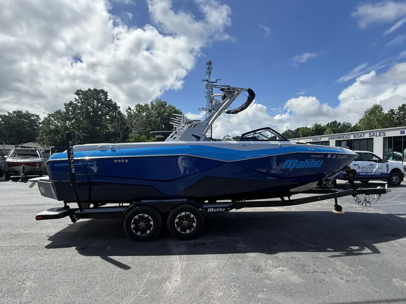 Slide: The Image of 2022 Malibu Wakesetter 25 LSV boat on trailer at Arrowhead Boat Sales. - 4