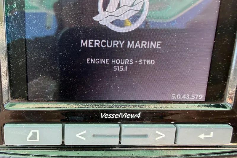 Slide: The Image of Mercury Marine VesselView4 display showing 515.1 engine hours on Blackfin 242 CC, 2019 model. - 30