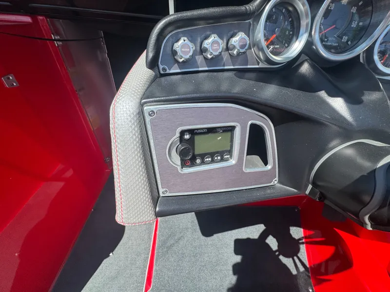 Slide: The Image of Dashboard of a 2017 MasterCraft XT23 boat with Fusion MS-NRX200. - 10