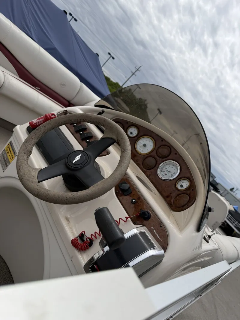 Slide: The Image of Steering console of a 2003 Starcraft 240 Starfish boat. - 6