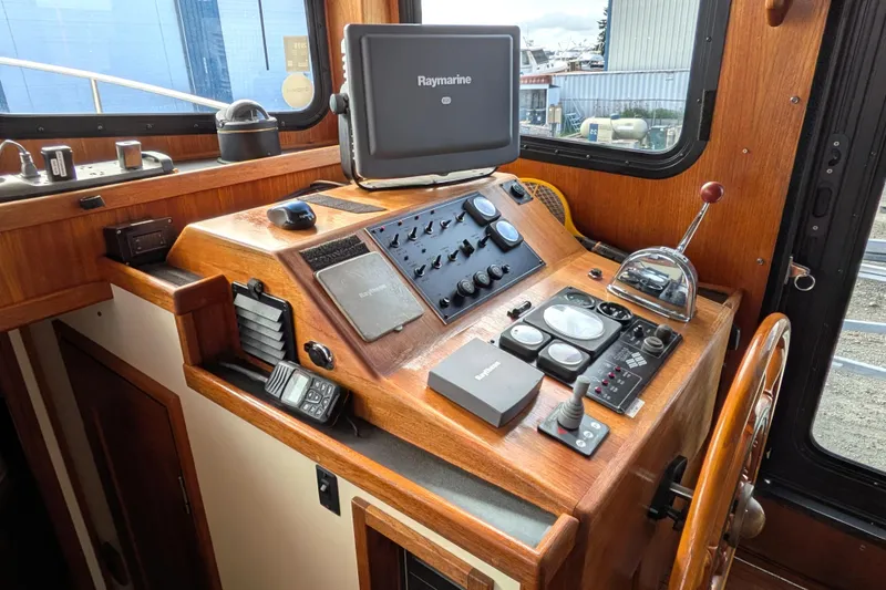 Slide: The Image of Navigation system on a 2001 Nordic Tug 37 displaying nautical chart. - 32