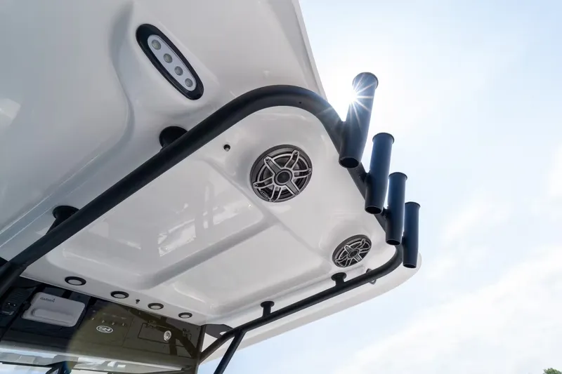 Slide: The Image of Sea Hunt Ultra 255 SE 2027 boat roof with speakers and mounts. - 11