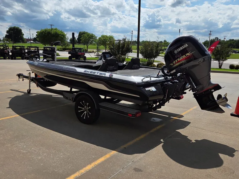 Slide: The Image of 2023 Skeeter ZX 150 boat with Yamaha outboard motor. - 6