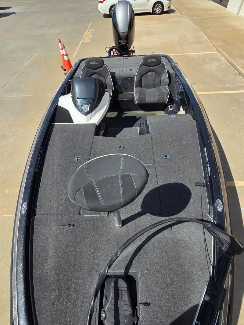 Slide: The Image of 2023 Skeeter ZX 150 boat with gray interior and two seats. - 9
