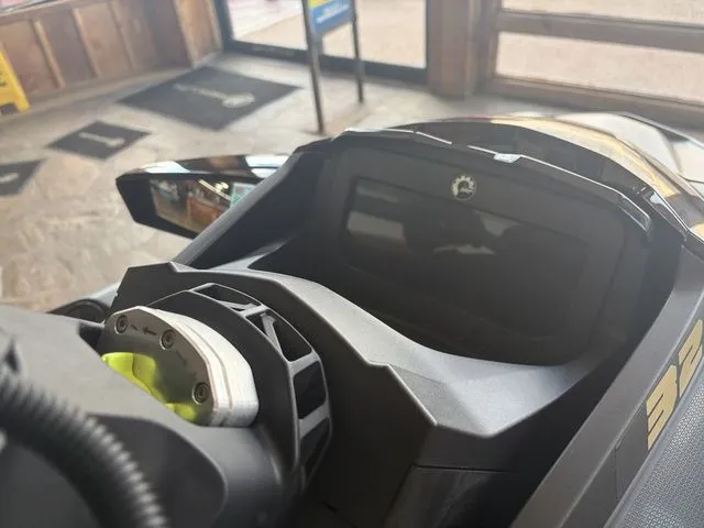 Slide: The Image of Sea-Doo RXT-X 2025 - 13