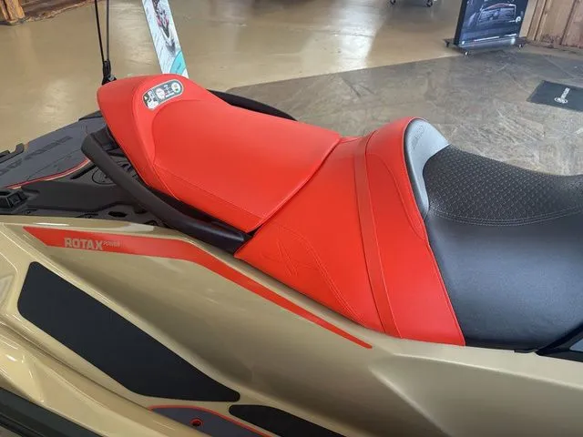 Slide: The Image of Sea-Doo RXT-X 2025 - 4
