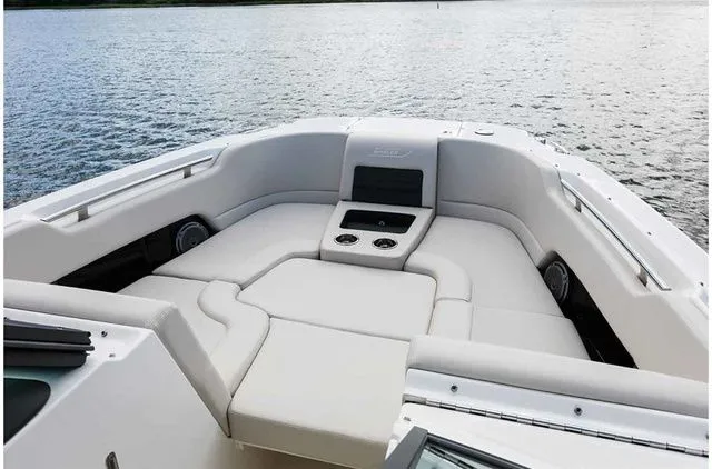 Slide: The Image of Boston Whaler 270 Vantage 2019 - 5