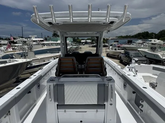 Slide: The Image of Everglades 315 Center Console 2026 - 18