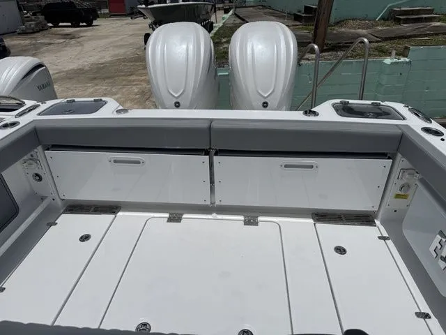 Slide: The Image of Everglades 315 Center Console 2026 - 59