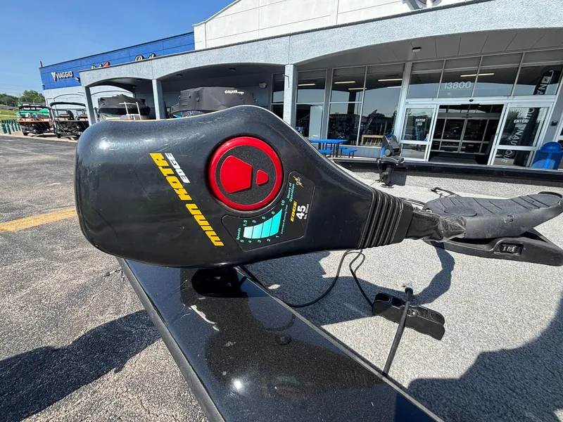 Slide: The Image of Minn Kota Edge trolling motor on Tracker Pro Team 190 TX, 2012. - 34