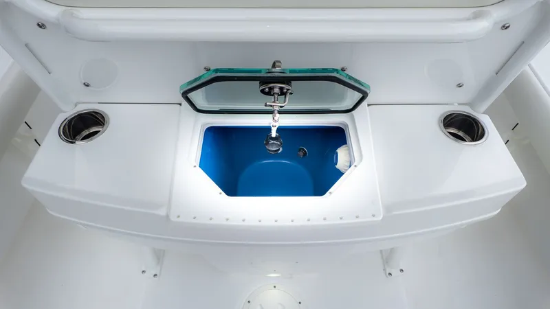 Slide: The Image of Everglades 253 Center Console 2026, modern boat layout. - 10