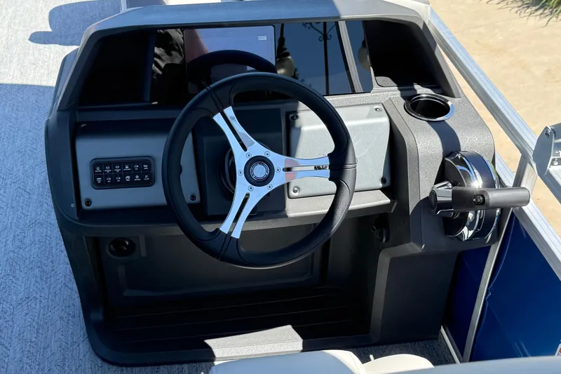 Slide: The Image of Steering console of 2026 Sun Tracker Fishin' Barge 20 DLX pontoon boat. - 5