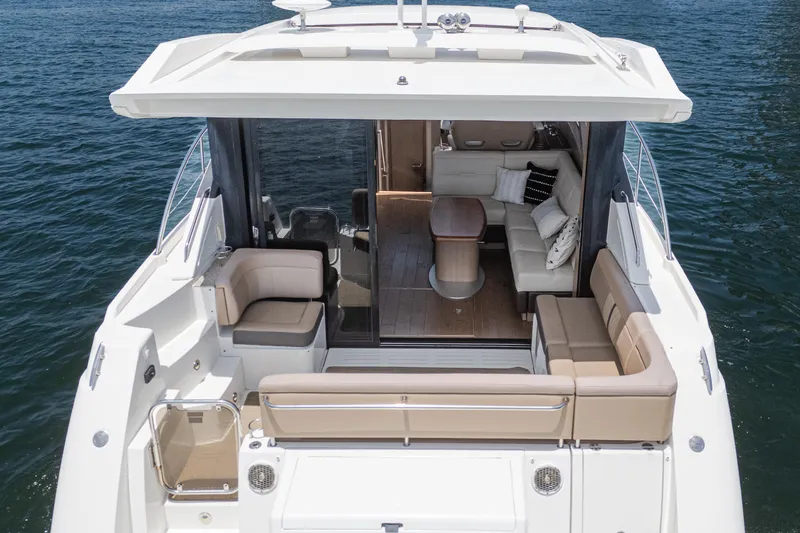 Slide: The Image of 2017 Sea Ray Sundancer 400 yacht with spacious seating and elegant interior design. - 29