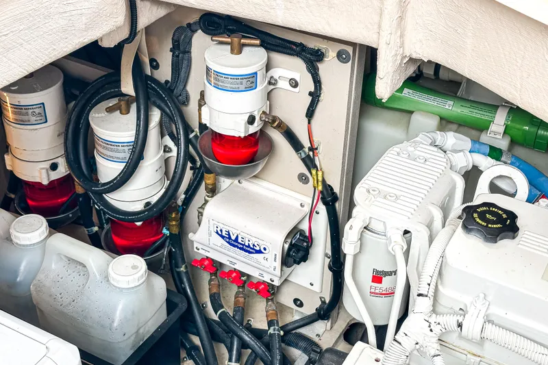 Slide: The Image of Engine compartment of 2017 Sea Ray Sundancer 400 with fuel filters and Reverso system. - 41