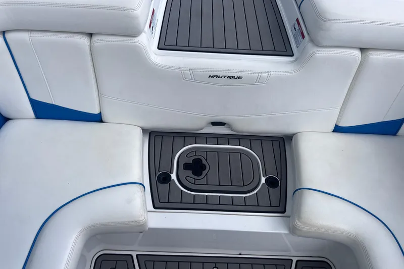 Slide: The Image of Interior of 2016 Nautique Super Air Nautique 210 boat. - 24