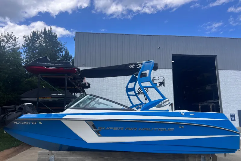 The Image of Nautique Super Air Nautique 210 2016 - 7