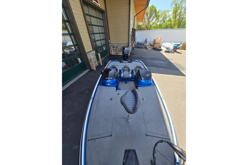 Slide: The Image of 2014 Nitro Z-7 boat parked outside a building, featuring a sleek blue design. - 3