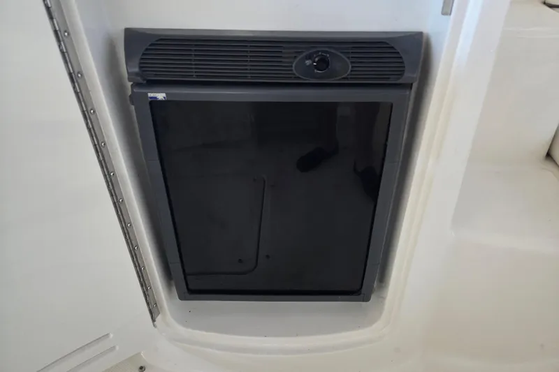 Slide: The Image of Built-in refrigerator on a 2005 Sea Ray 270 SLX boat. - 18
