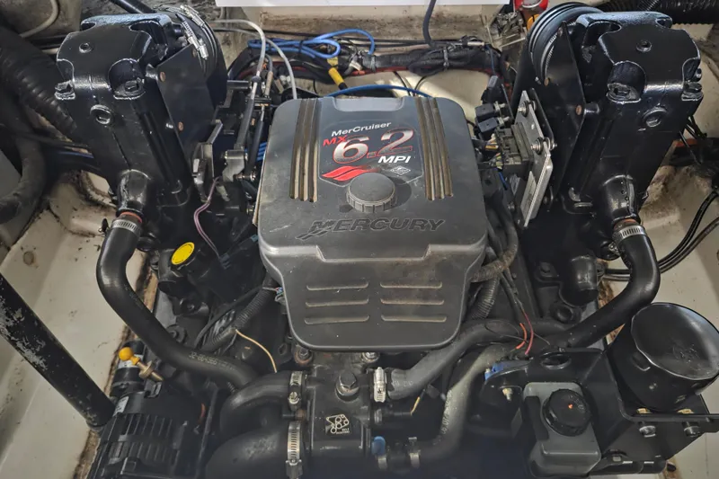 Slide: The Image of Engine of a 2005 Sea Ray 270 SLX boat, featuring a MerCruiser 6.2 MPI. - 22