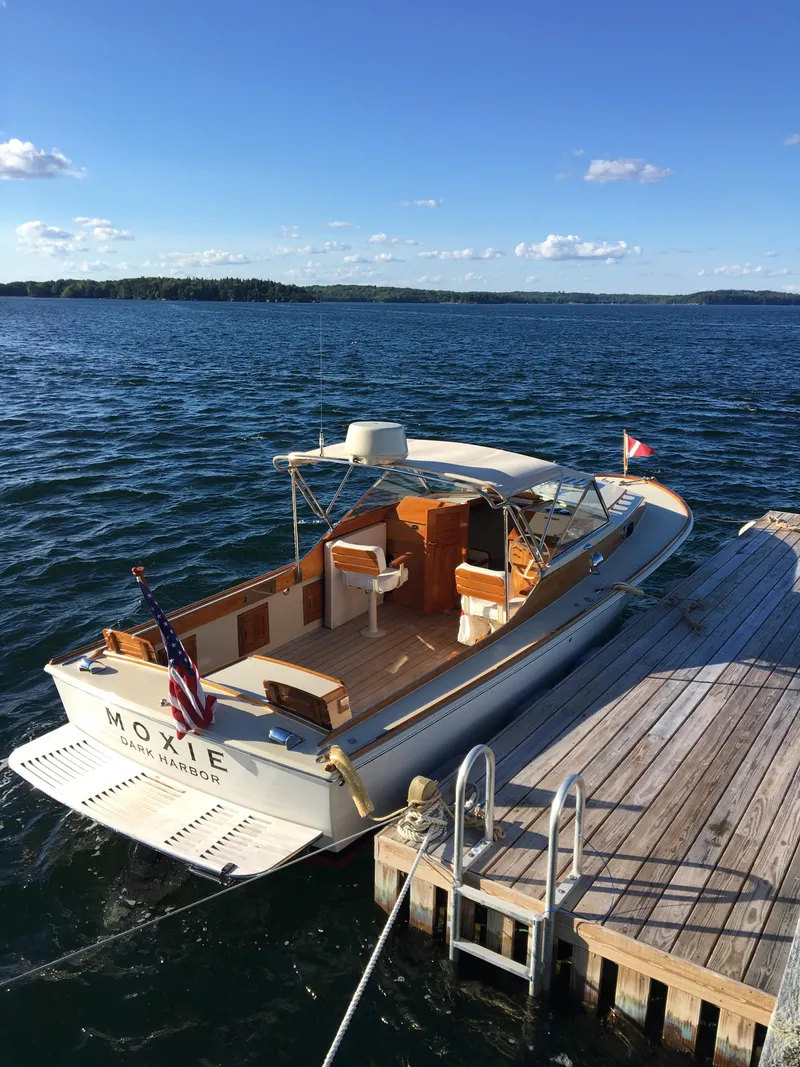 Slide: The Image of 2014 Hunt Yachts Surfhunter 25 docked on a sunny day. - 13