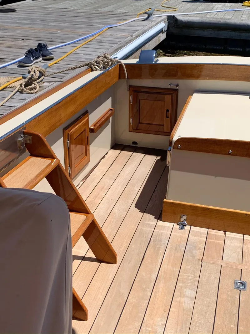 Slide: The Image of Interior of a 2014 Hunt Yachts Surfhunter 25 with wooden finish. - 23