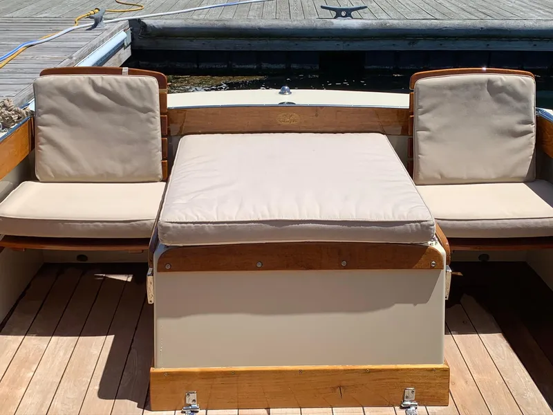 Slide: The Image of Interior of a 2014 Hunt Yachts Surfhunter 25 with cushioned seating. - 29
