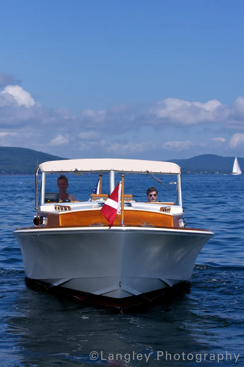 Slide: The Image of 2014 Hunt Yachts Surfhunter 25 on open water. - 3