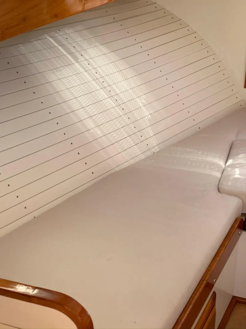 Slide: The Image of Interior of 2014 Hunt Yachts Surfhunter 25 with white upholstery. - 33