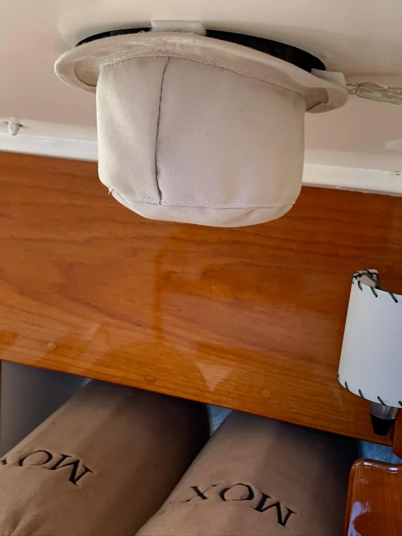 Slide: The Image of Interior of a 2014 Hunt Yachts Surfhunter 25 with wood finish. - 36
