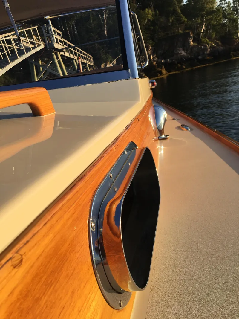 Slide: The Image of Close-up of 2014 Hunt Yachts Surfhunter 25 on calm water. - 53