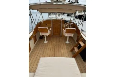 Slide: The Image of 2014 Hunt Yachts Surfhunter 25 interior with wooden deck and seating. - 61