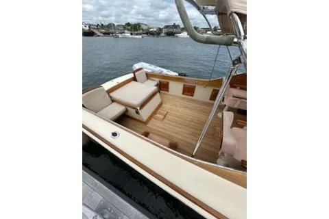 Slide: The Image of 2014 Hunt Yachts Surfhunter 25 with spacious deck and seating, docked by the water. - 62