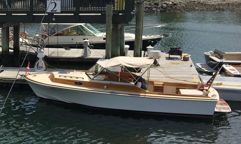 Slide: The Image of 2014 Hunt Yachts Surfhunter 25 docked, elegant design. - 7
